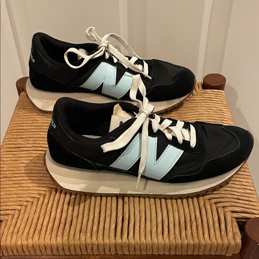 New Balance 237 Women’s Black and Blue Sneakers Size 8